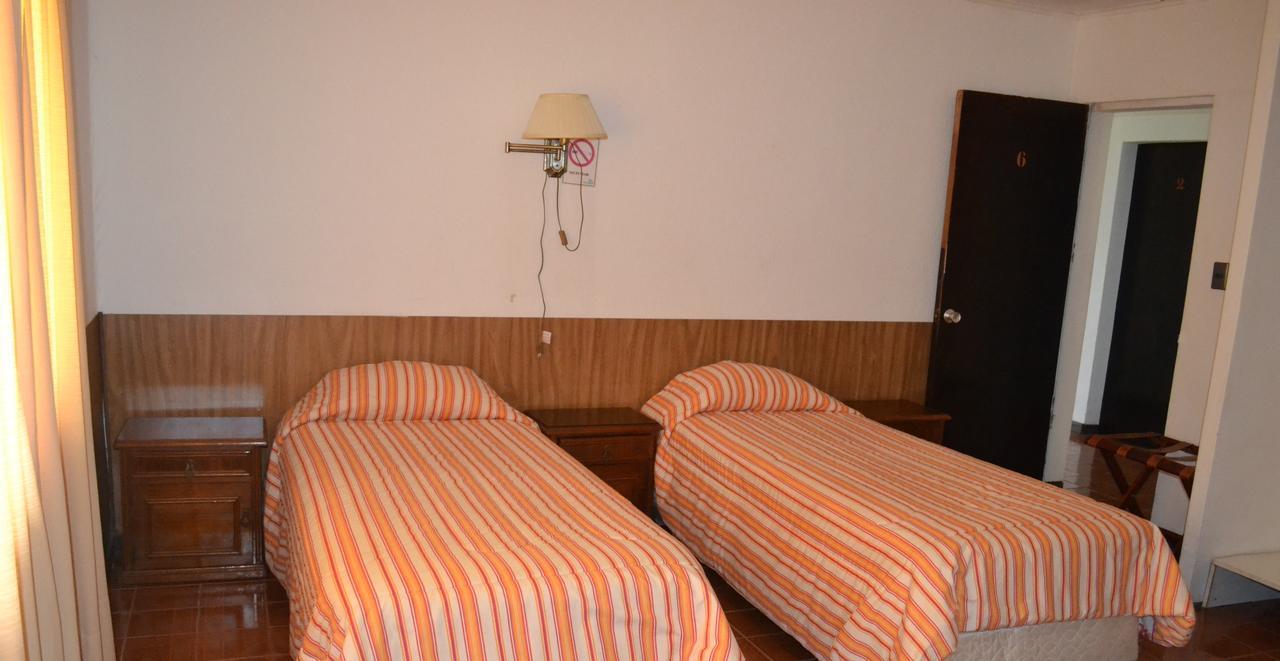 Hotel Victoria Hanga Roa Extérieur photo