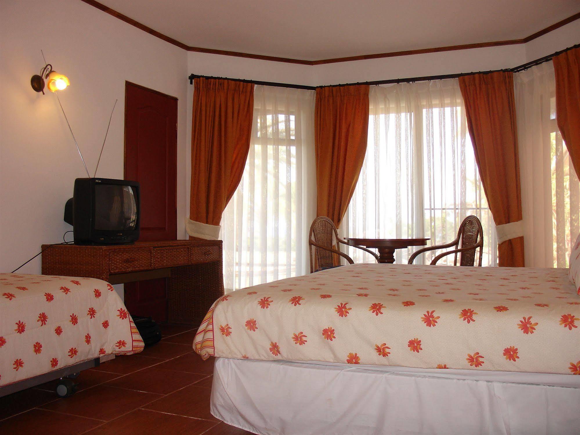 Hotel Victoria Hanga Roa Extérieur photo