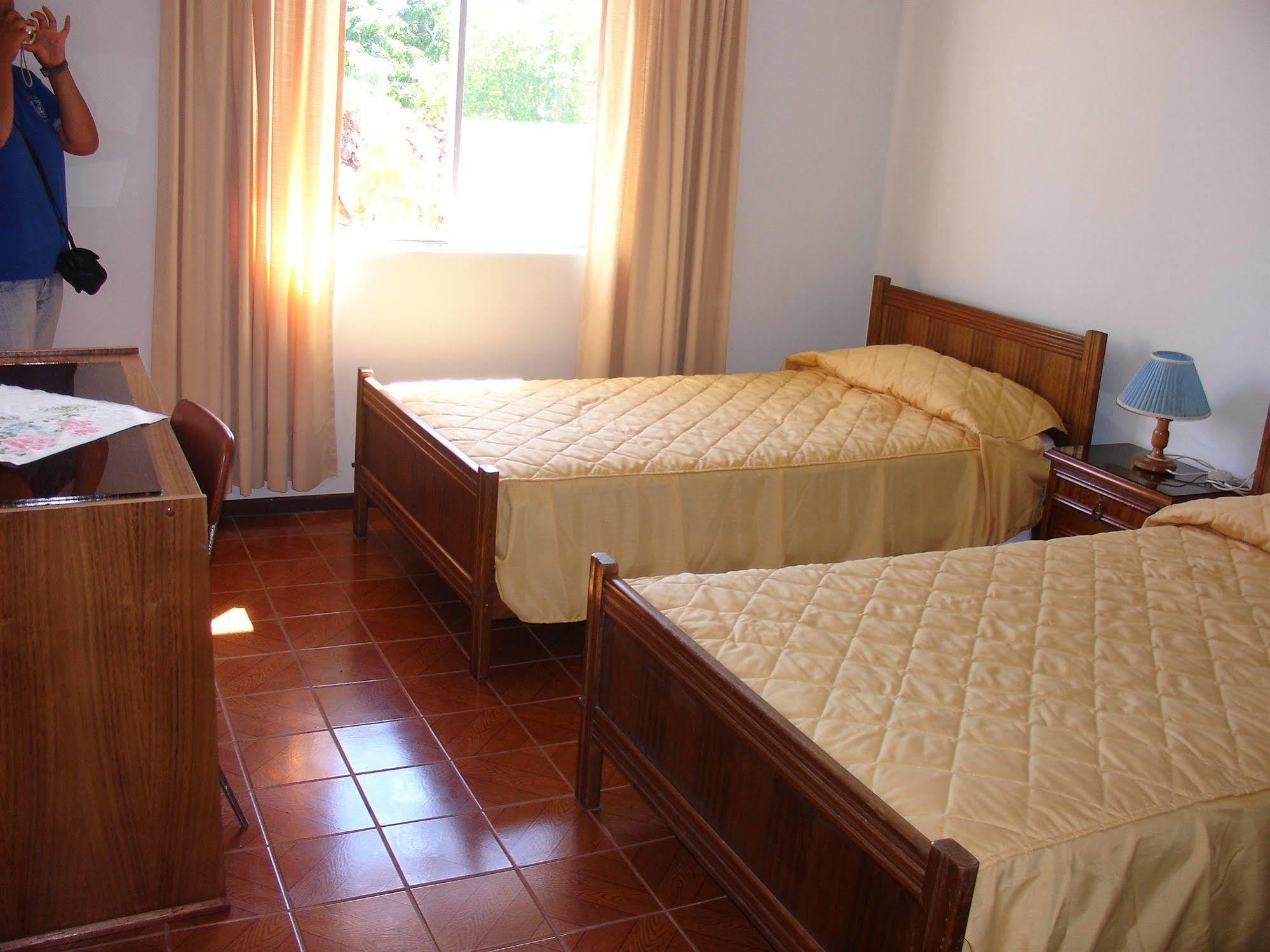 Hotel Victoria Hanga Roa Extérieur photo