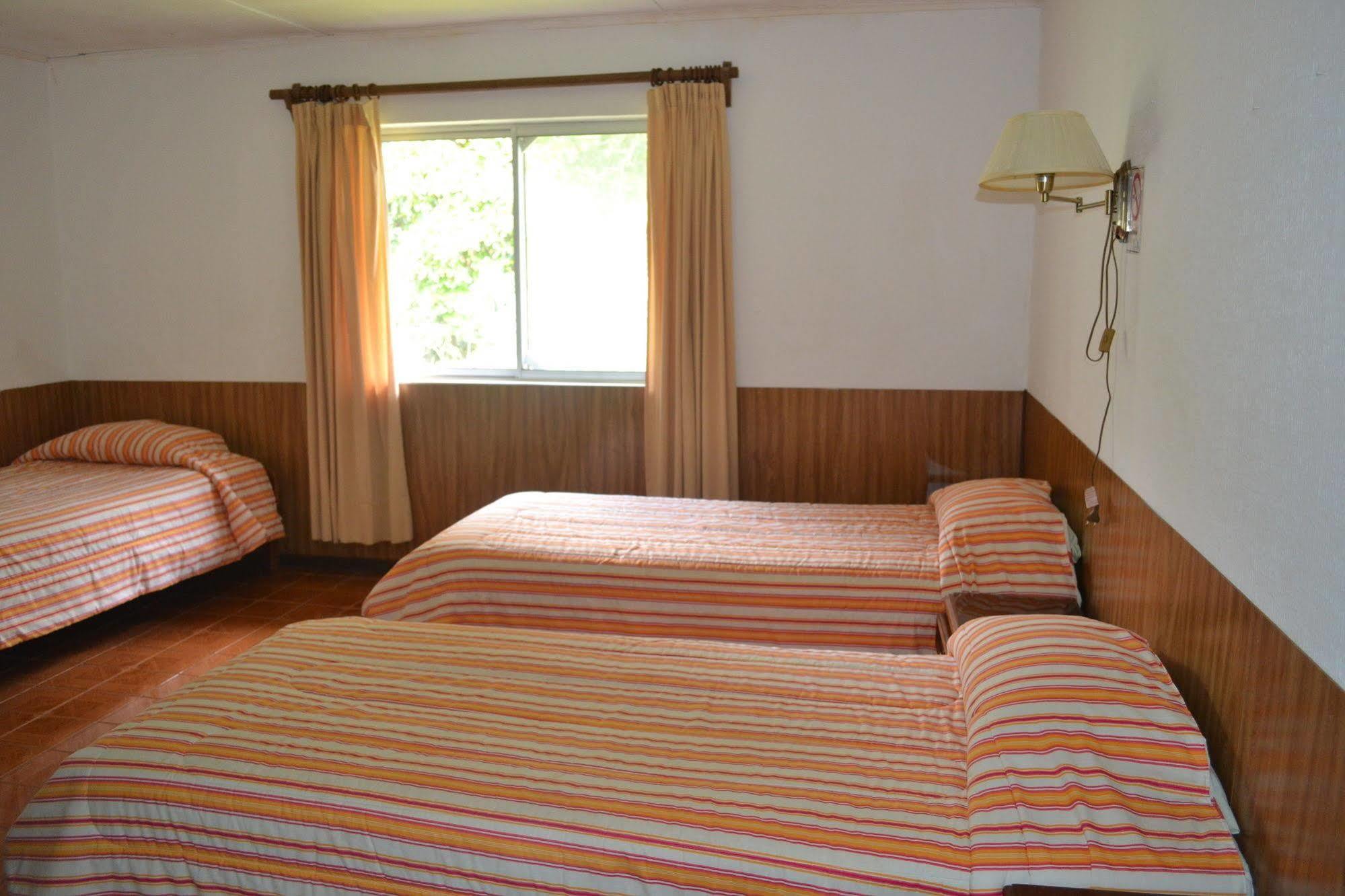 Hotel Victoria Hanga Roa Extérieur photo