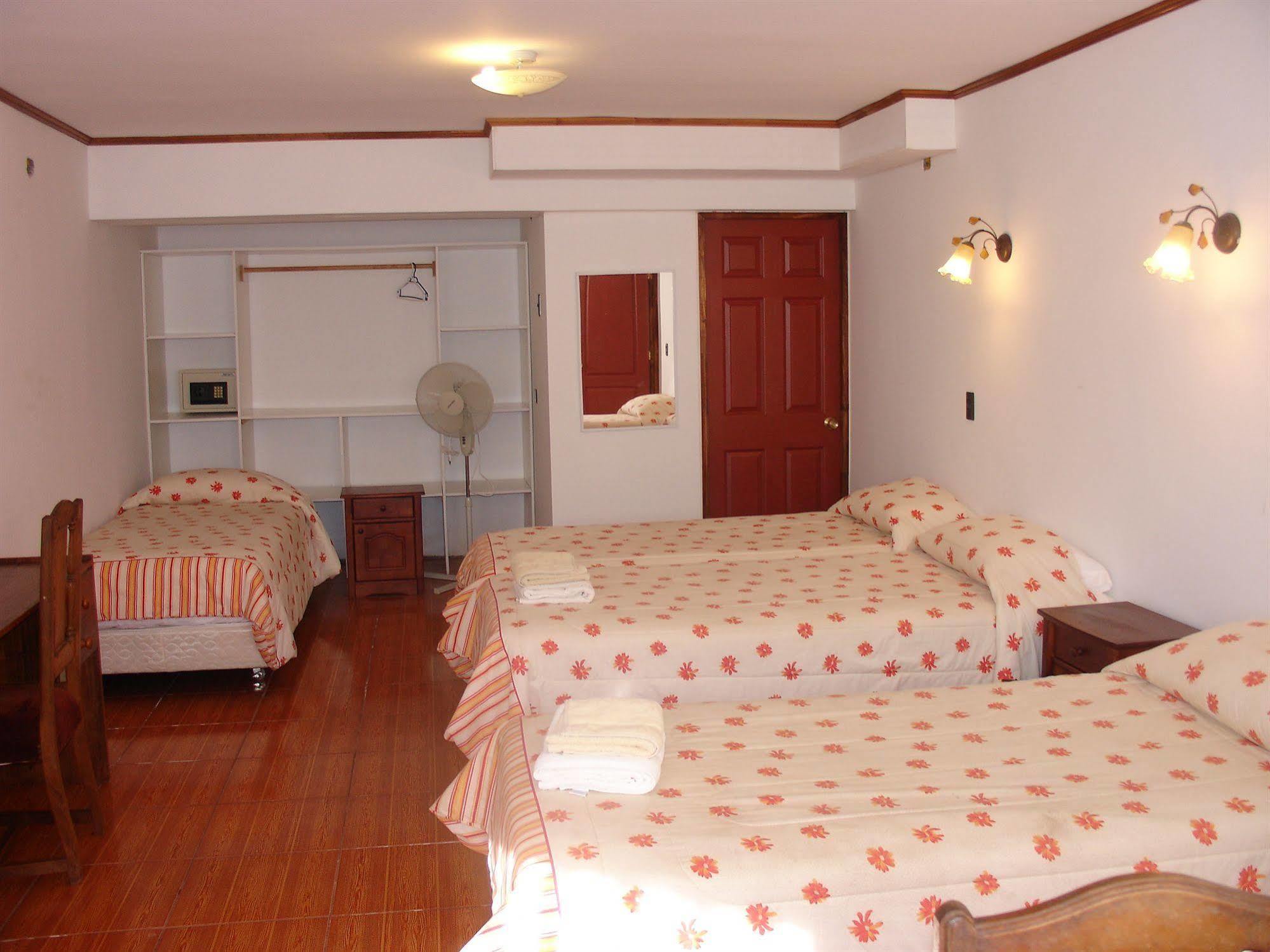 Hotel Victoria Hanga Roa Extérieur photo